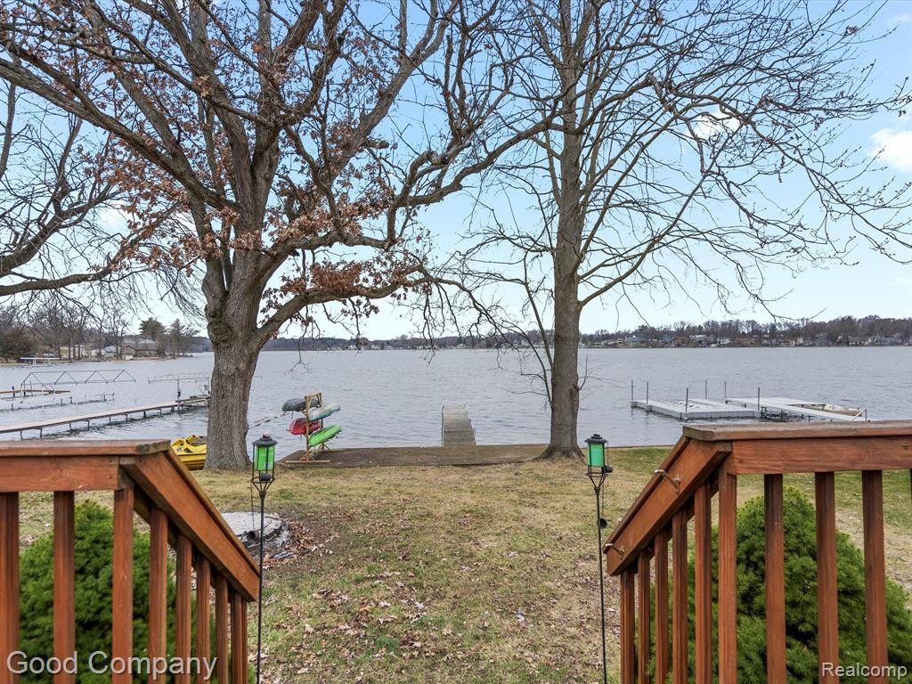 8994 RUSHSIDE Drive, Pinckney, MI 48169 — Photo 18