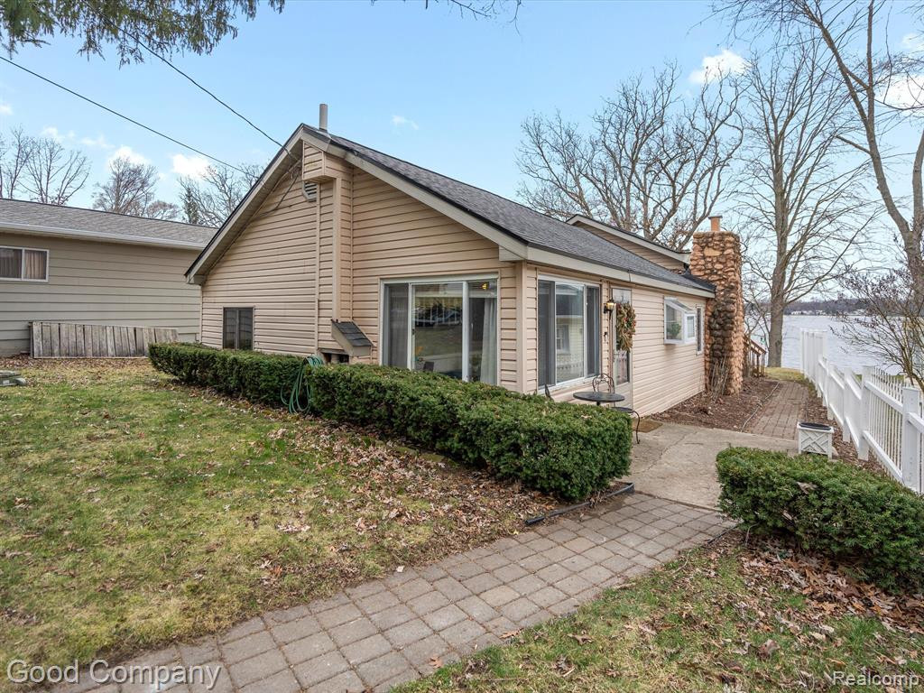 8994 RUSHSIDE Drive, Pinckney, MI 48169 — Photo 24