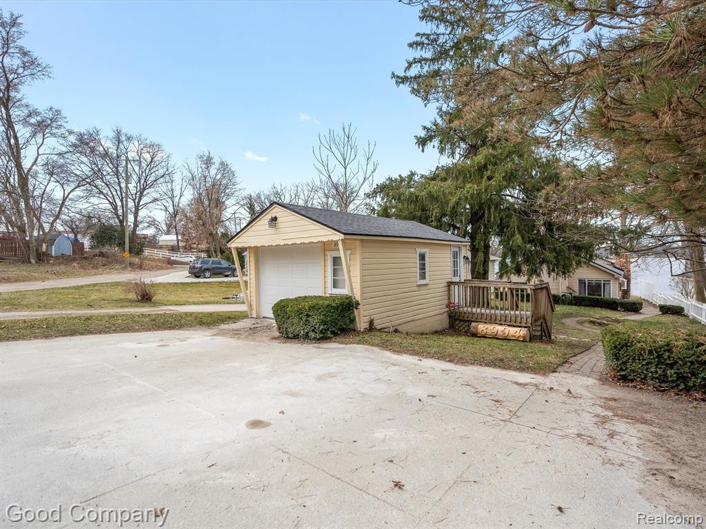 8994 RUSHSIDE Drive, Pinckney, MI 48169 — Photo 25