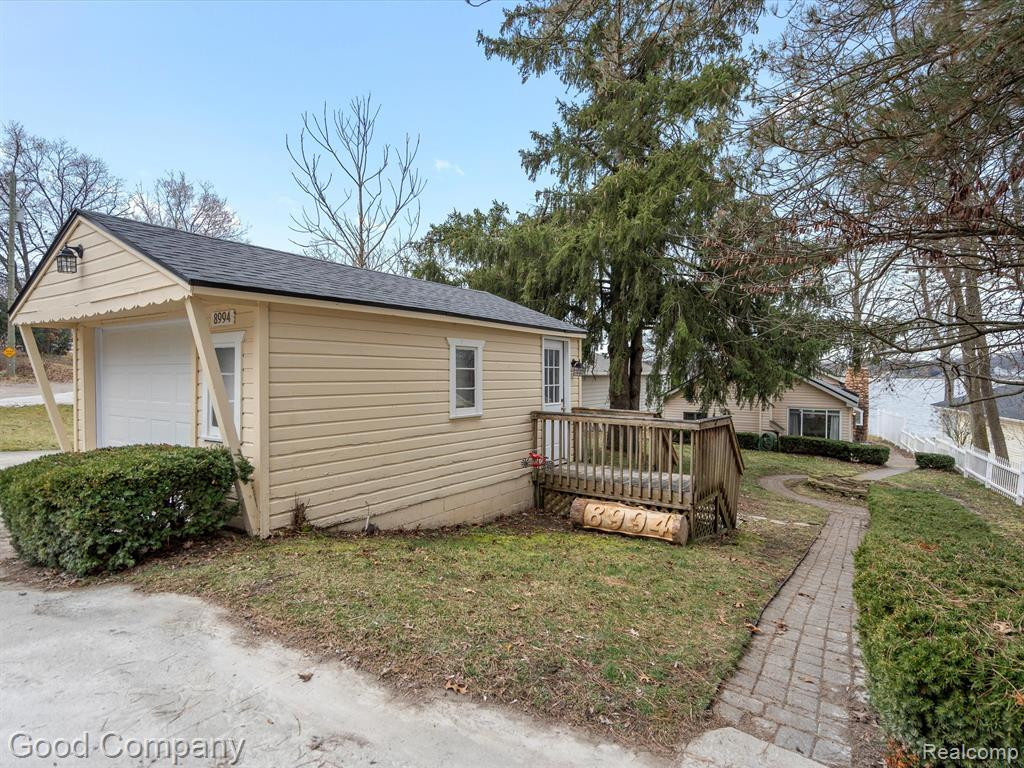 8994 RUSHSIDE Drive, Pinckney, MI 48169 — Photo 26