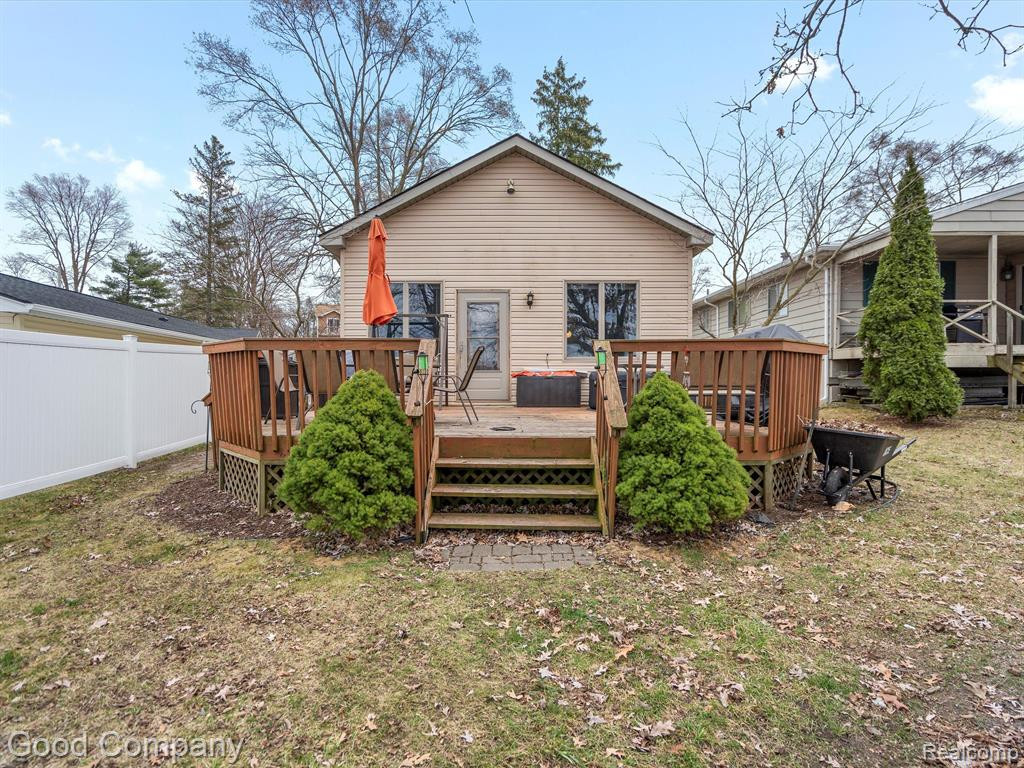 8994 RUSHSIDE Drive, Pinckney, MI 48169 — Photo 27