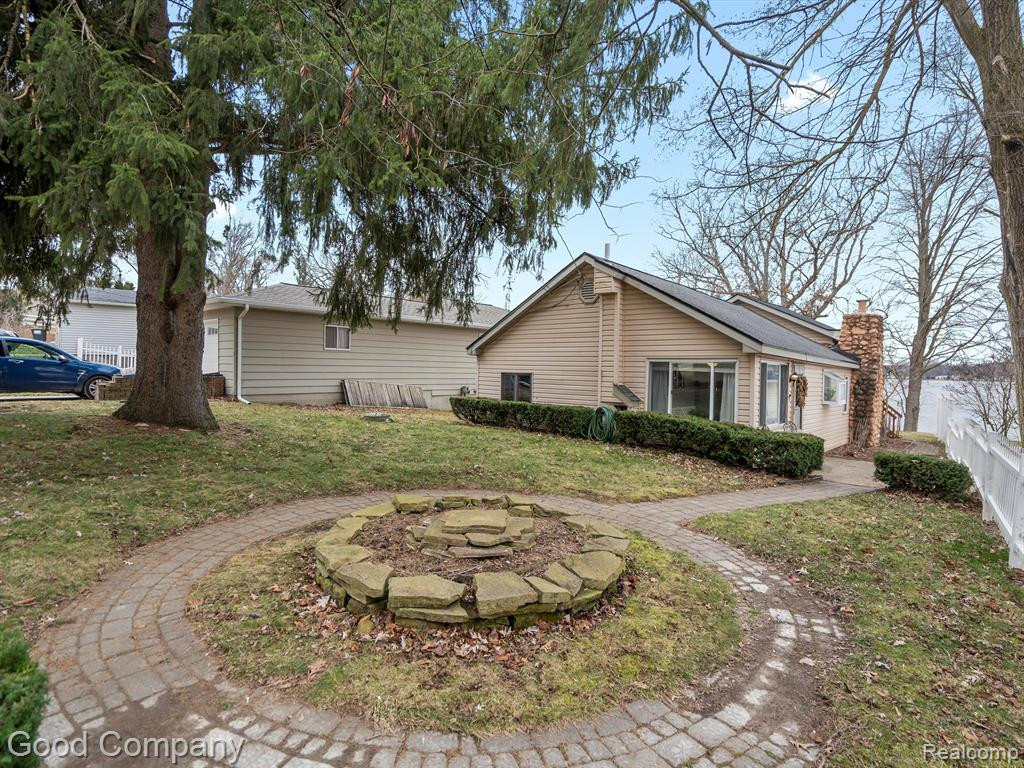 8994 RUSHSIDE Drive, Pinckney, MI 48169 — Photo 28