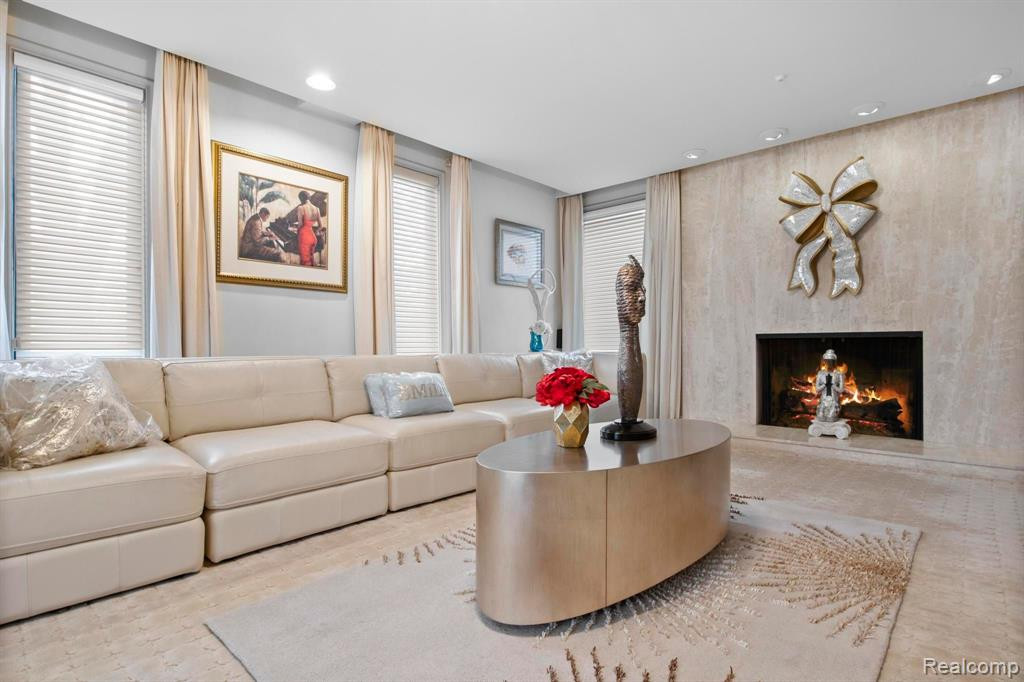 7 BROOKWOOD Lane, Dearborn, MI 48120 — Photo 8