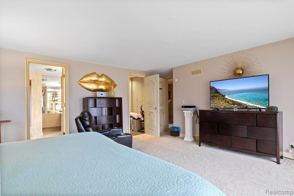 7 BROOKWOOD Lane, Dearborn, MI 48120 — Photo 28