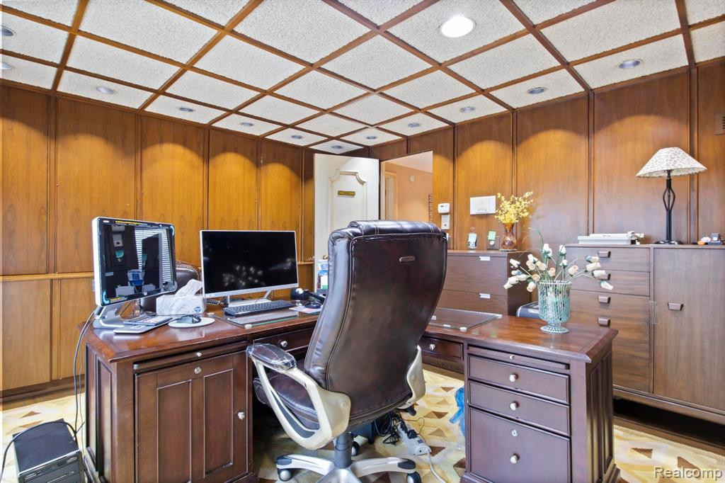7 BROOKWOOD Lane, Dearborn, MI 48120 — Photo 34