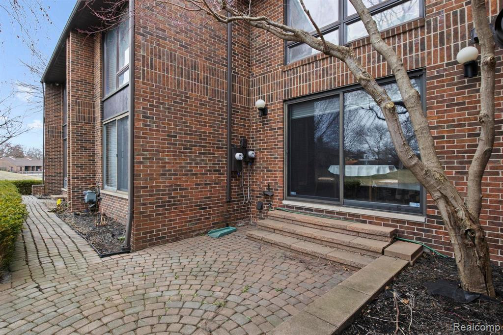 7 BROOKWOOD Lane, Dearborn, MI 48120 — Photo 45
