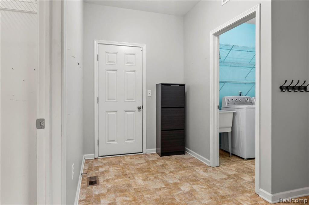 5261 BUCKLEY Drive, Ypsilanti, MI 48197 — Photo 11