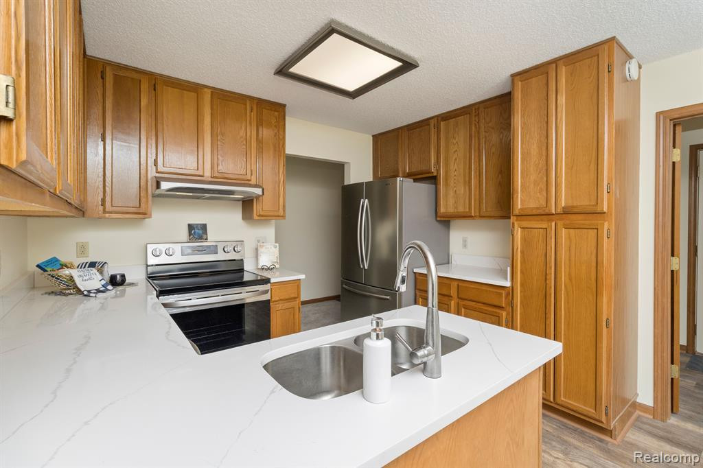 41388 Belden Circle, Novi, MI 48377 — Photo 6