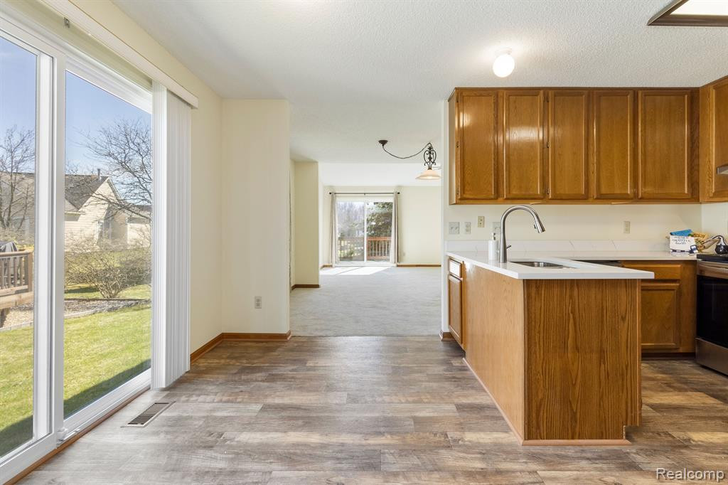 41388 Belden Circle, Novi, MI 48377 — Photo 10