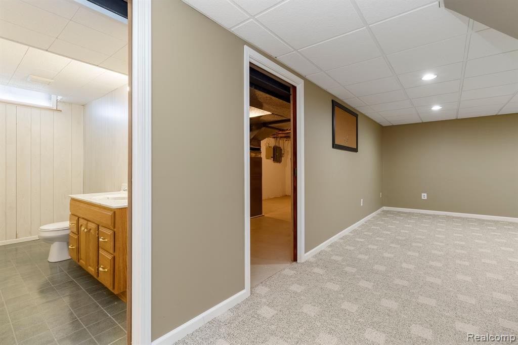 41388 Belden Circle, Novi, MI 48377 — Photo 27