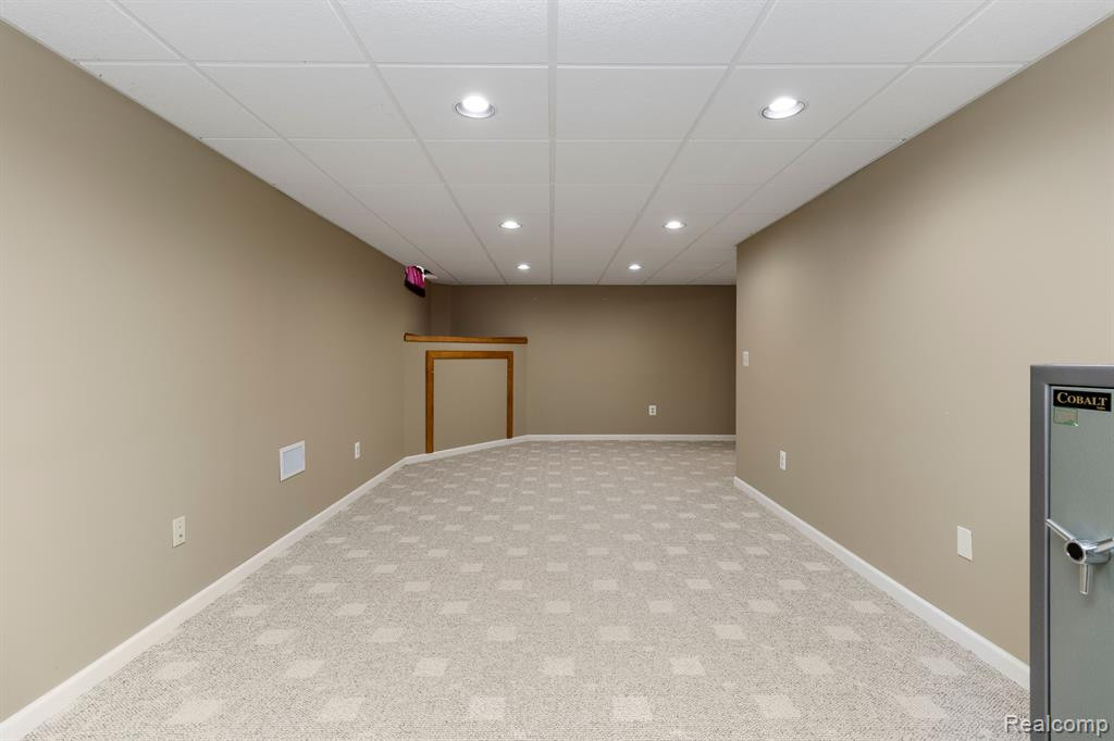 41388 Belden Circle, Novi, MI 48377 — Photo 31