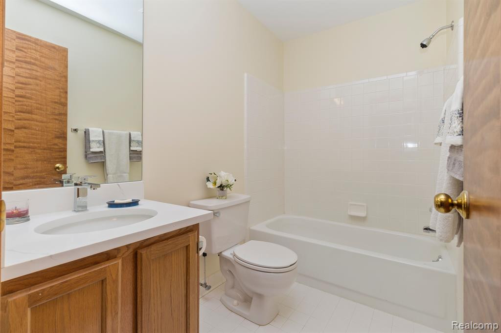 41388 Belden Circle, Novi, MI 48377 — Photo 34