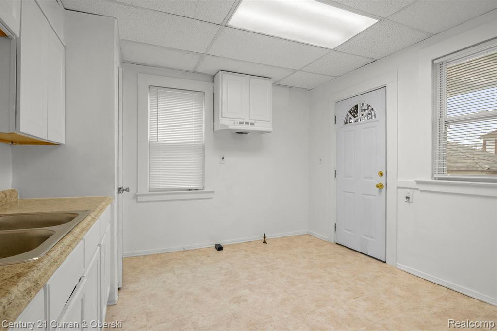 415 MANISTIQUE Street, Detroit, MI 48215 — Photo 9