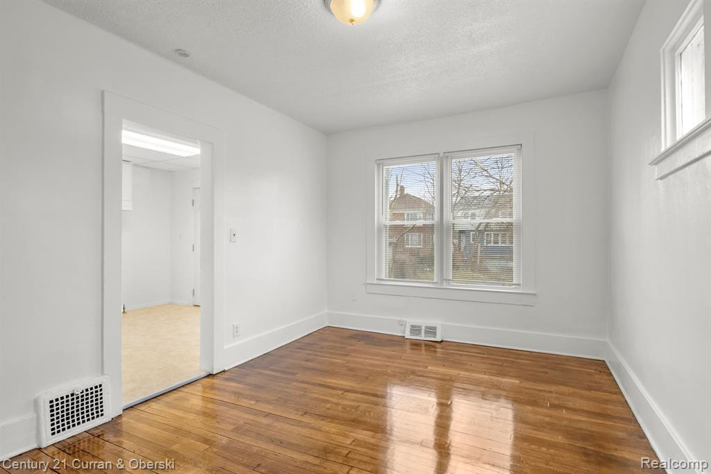 415 MANISTIQUE Street, Detroit, MI 48215 — Photo 11