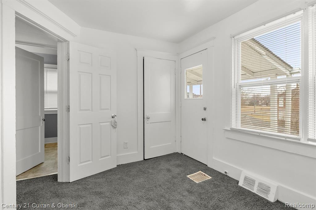 415 MANISTIQUE Street, Detroit, MI 48215 — Photo 15