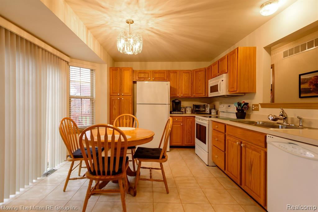 8798 PRAIRIE Court, Van Buren, MI 48111 — Photo 9