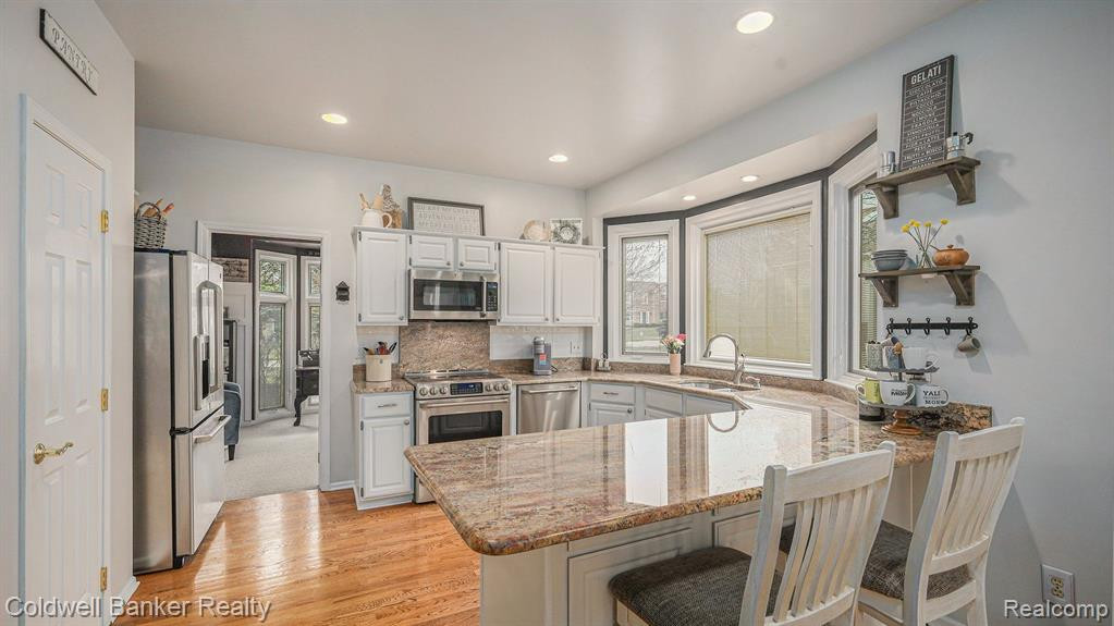 954 RIVER VALLEY Drive, Lake Orion, MI 48362 — Photo 16