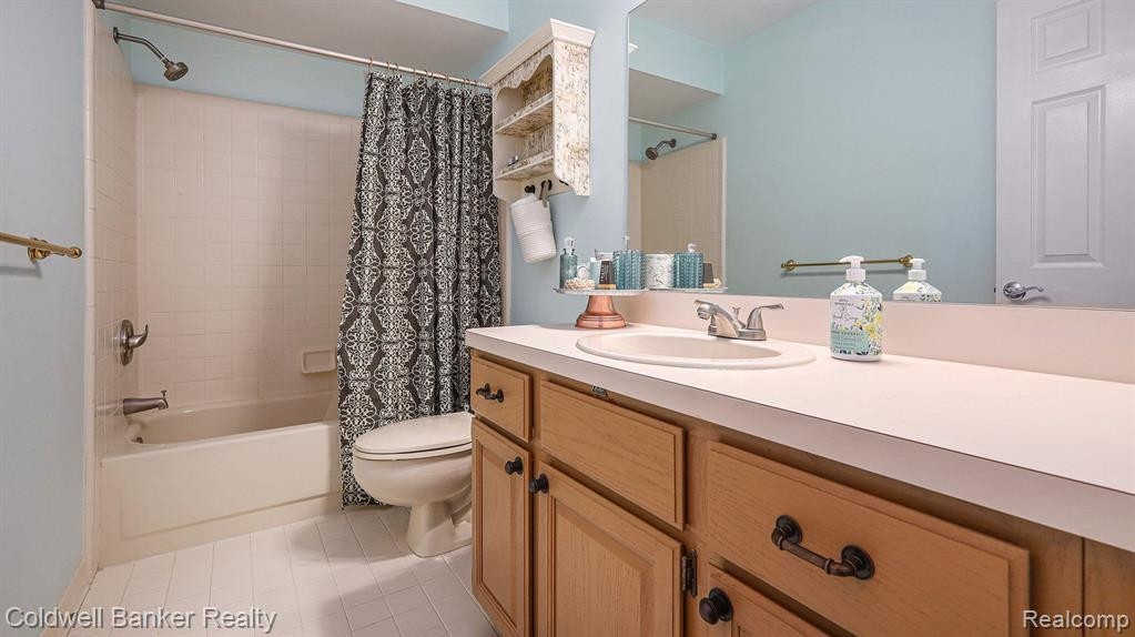 954 RIVER VALLEY Drive, Lake Orion, MI 48362 — Photo 29