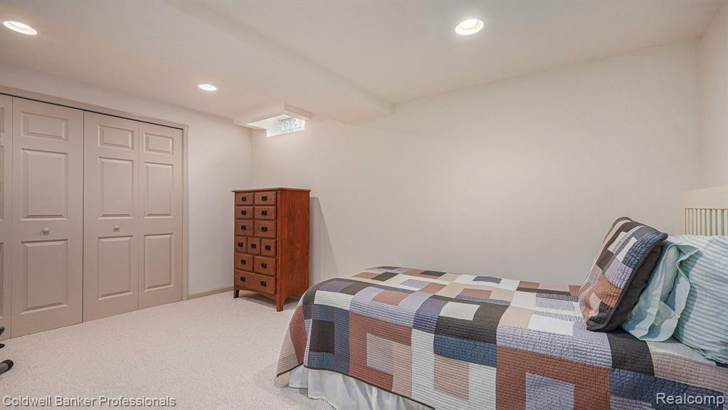 954 RIVER VALLEY Drive, Lake Orion, MI 48362 — Photo 32