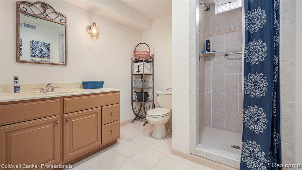 954 RIVER VALLEY Drive, Lake Orion, MI 48362 — Photo 33