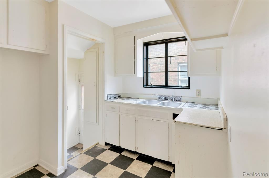 9355 PATTON Street, Detroit, MI 48228 — Photo 11