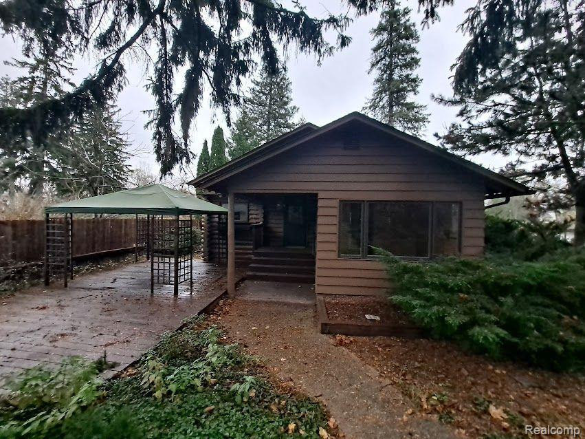 98 N HOLCOMB Road, Clarkston, MI — Photo 4
