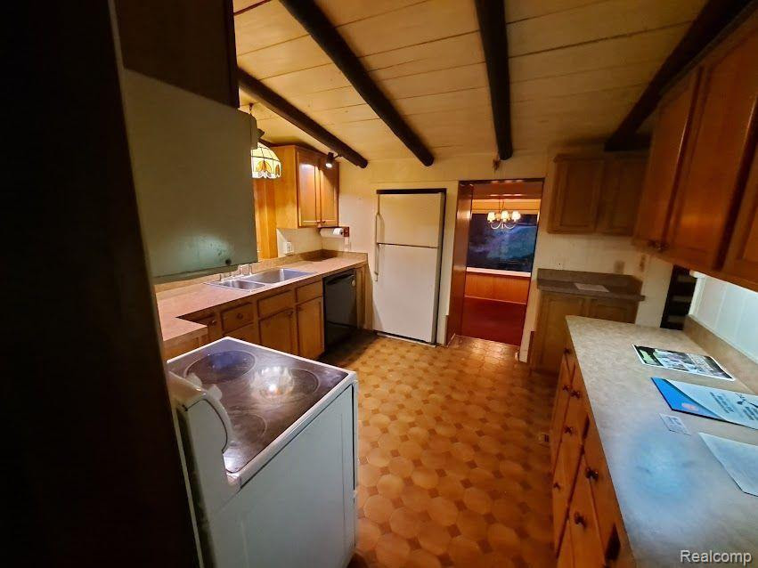 98 N HOLCOMB Road, Clarkston, MI — Photo 16