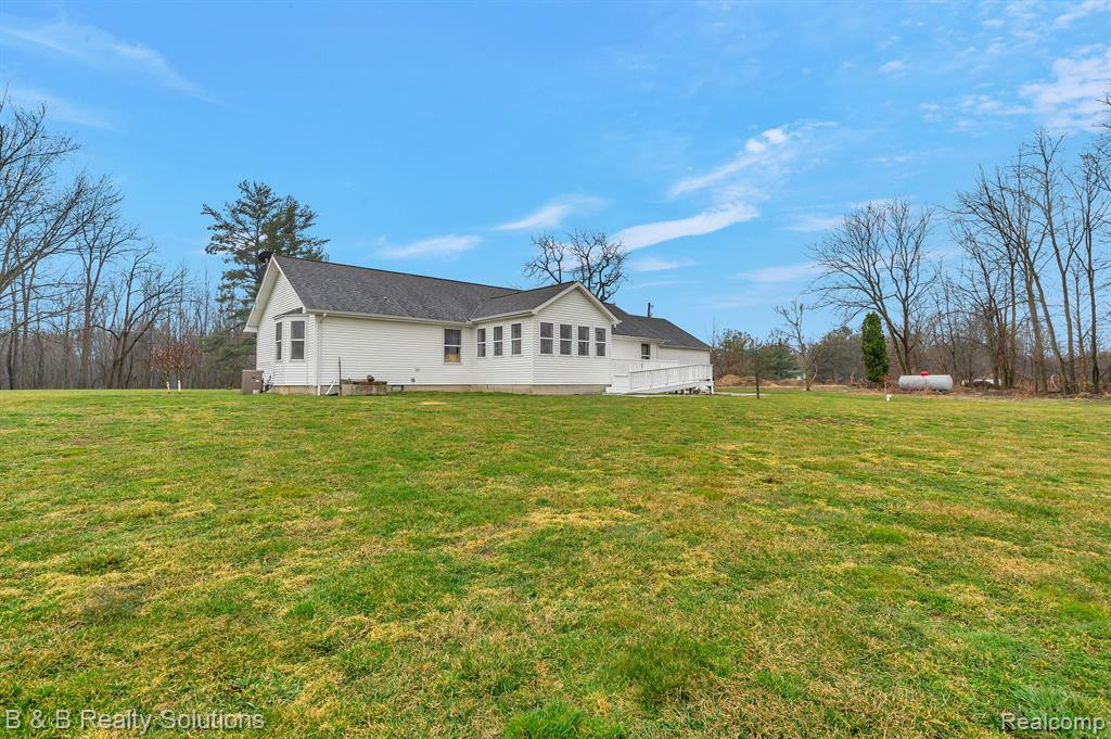 2391 DODDS Road, North Branch, MI 48461 — Photo 34
