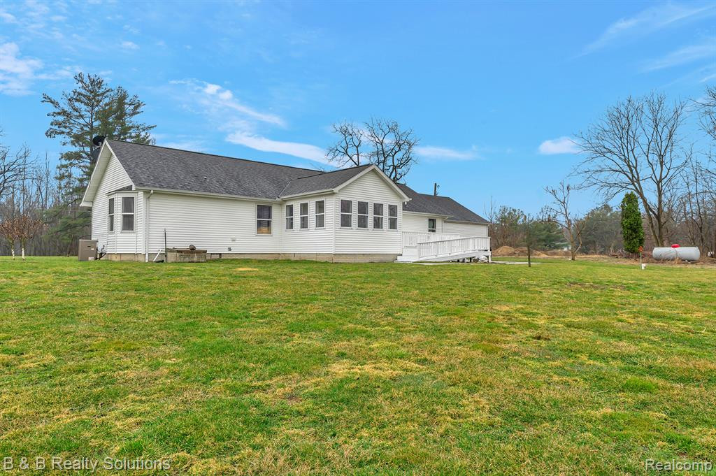 2391 DODDS Road, North Branch, MI 48461 — Photo 35