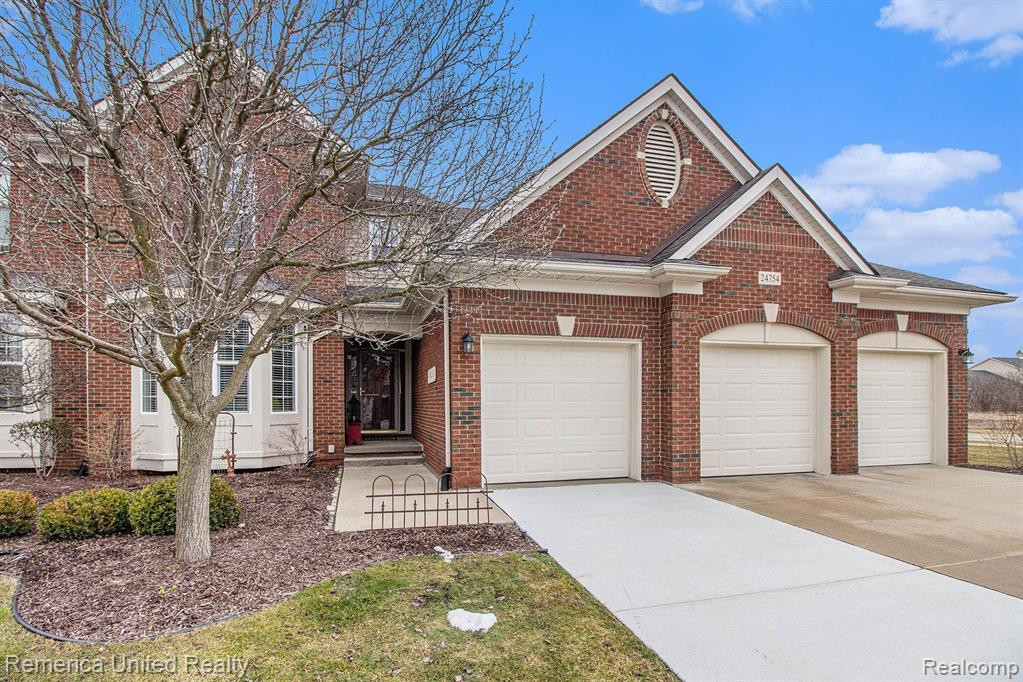 24754 VALLEYWOOD Drive, South Lyon, MI 48178 — Photo 3