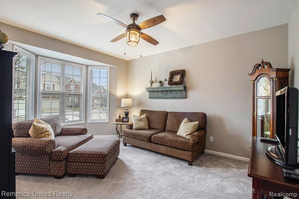 24754 VALLEYWOOD Drive, South Lyon, MI 48178 — Photo 11