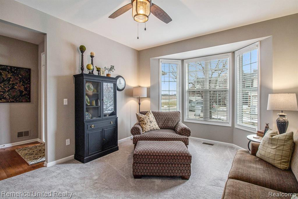 24754 VALLEYWOOD Drive, South Lyon, MI 48178 — Photo 12