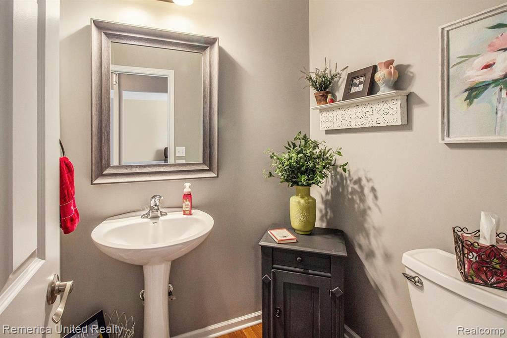 24754 VALLEYWOOD Drive, South Lyon, MI 48178 — Photo 15