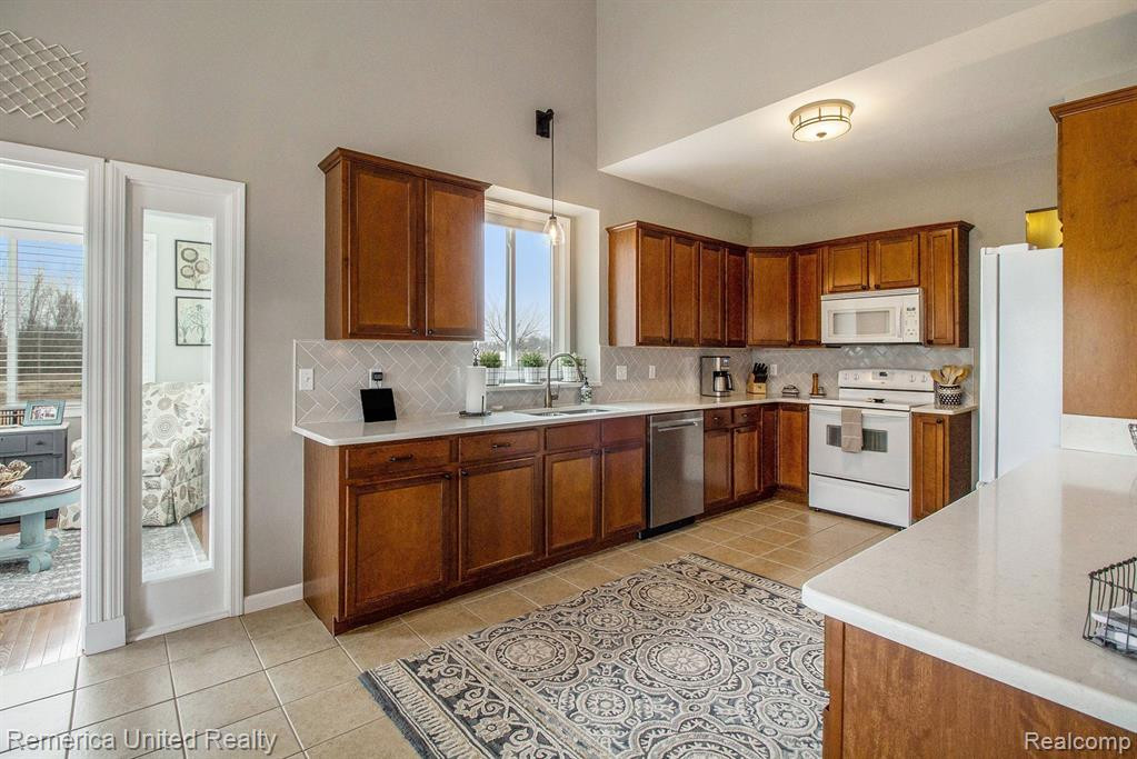 24754 VALLEYWOOD Drive, South Lyon, MI 48178 — Photo 16