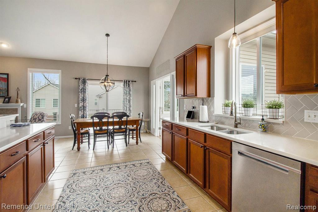 24754 VALLEYWOOD Drive, South Lyon, MI 48178 — Photo 17