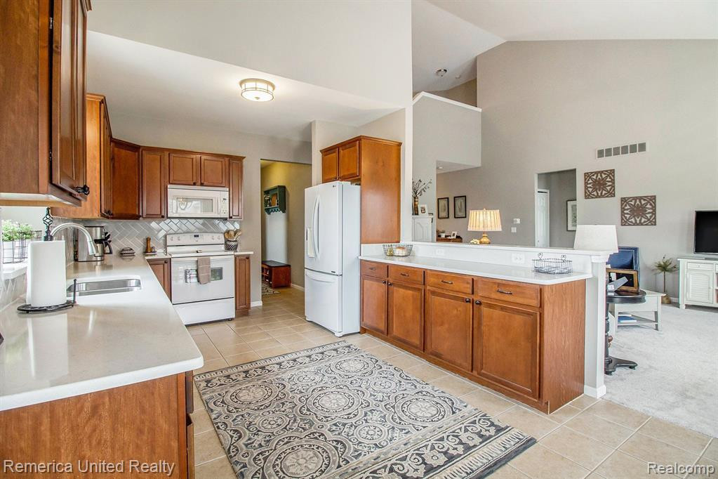 24754 VALLEYWOOD Drive, South Lyon, MI 48178 — Photo 18