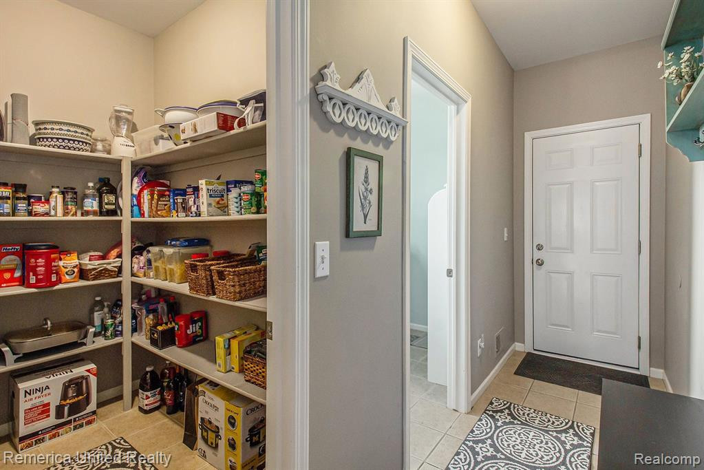 24754 VALLEYWOOD Drive, South Lyon, MI 48178 — Photo 23