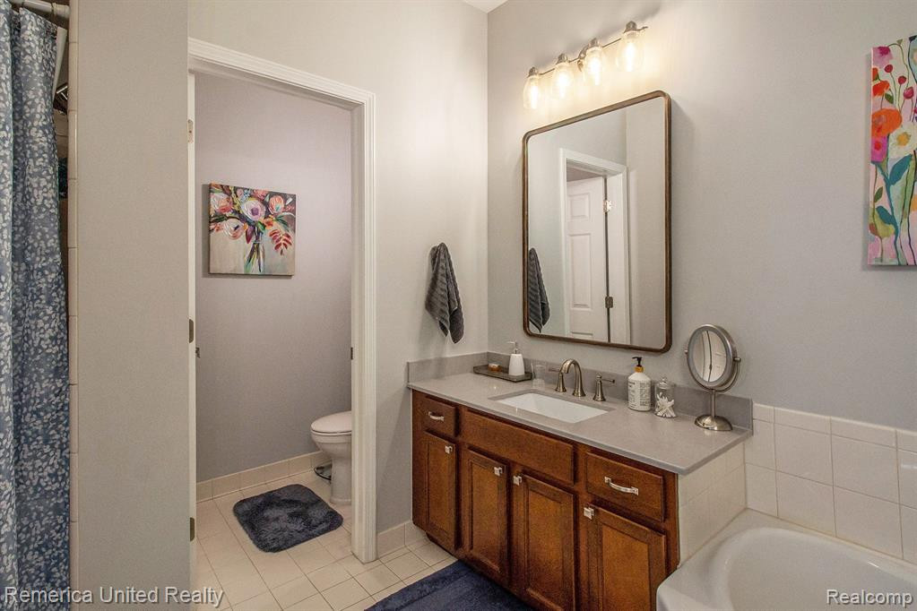 24754 VALLEYWOOD Drive, South Lyon, MI 48178 — Photo 29