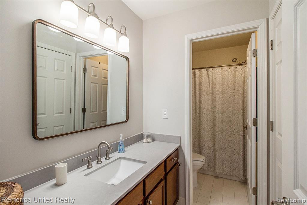 24754 VALLEYWOOD Drive, South Lyon, MI 48178 — Photo 32