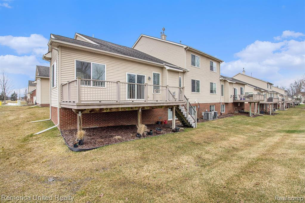 24754 VALLEYWOOD Drive, South Lyon, MI 48178 — Photo 34
