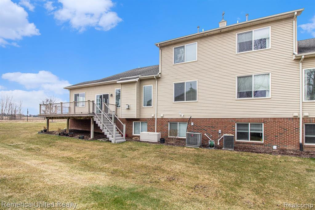 24754 VALLEYWOOD Drive, South Lyon, MI 48178 — Photo 35