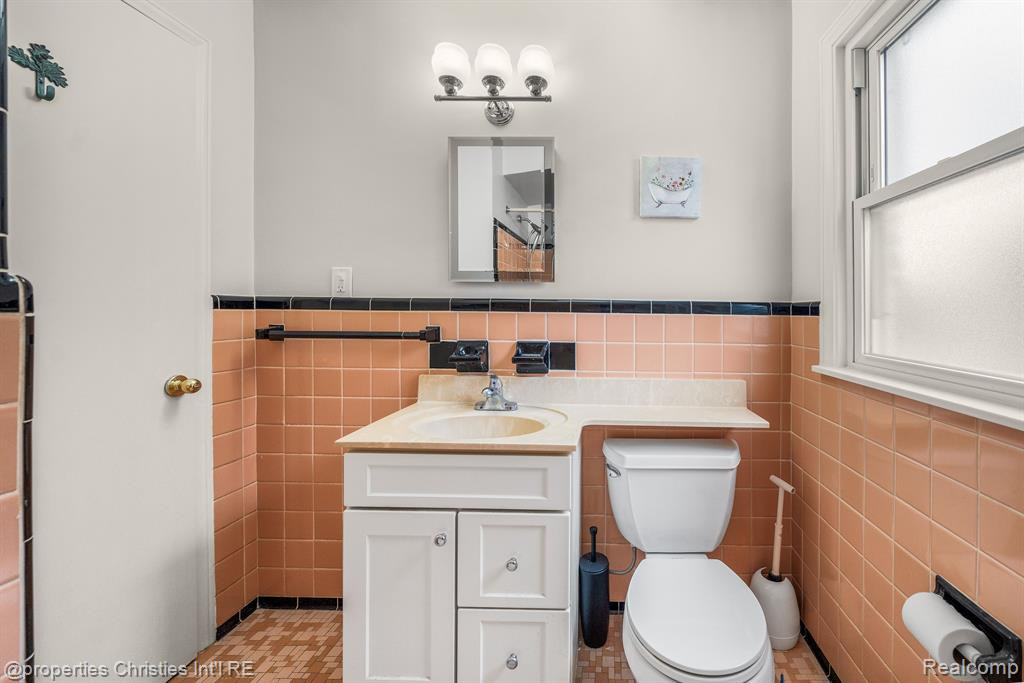9311 FOX Avenue, Allen Park, MI 48101 — Photo 11