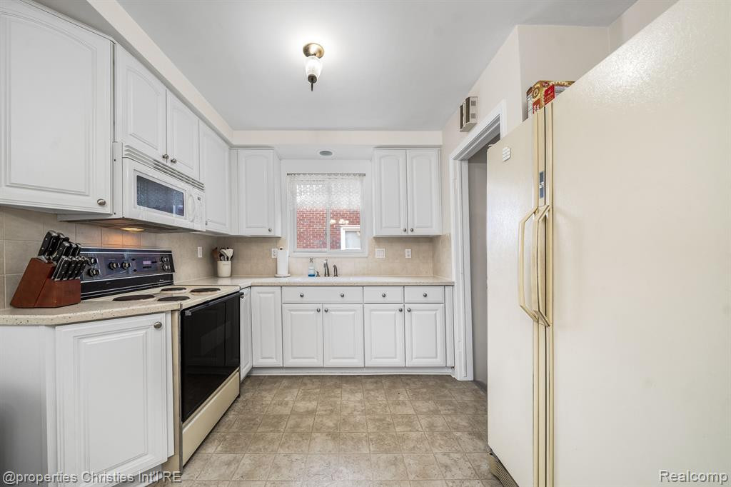 9311 FOX Avenue, Allen Park, MI 48101 — Photo 13