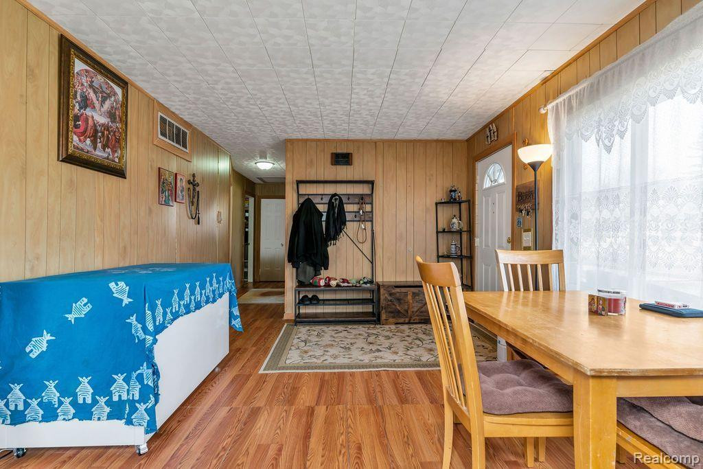 6050 SOUTHBROOK Avenue, Lansing, MI 48911 — Photo 8