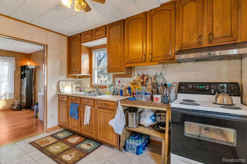 6050 SOUTHBROOK Avenue, Lansing, MI 48911 — Photo 11