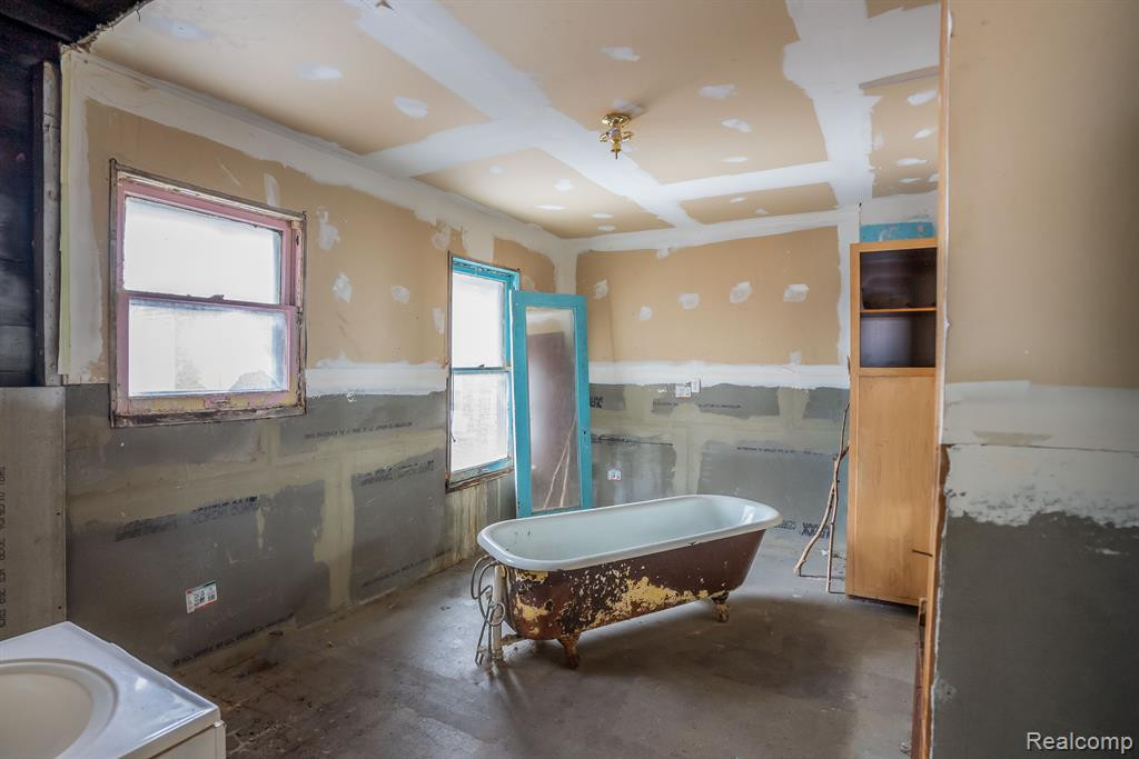 801 W EUCLID Street, Detroit, MI 48202 — Photo 17