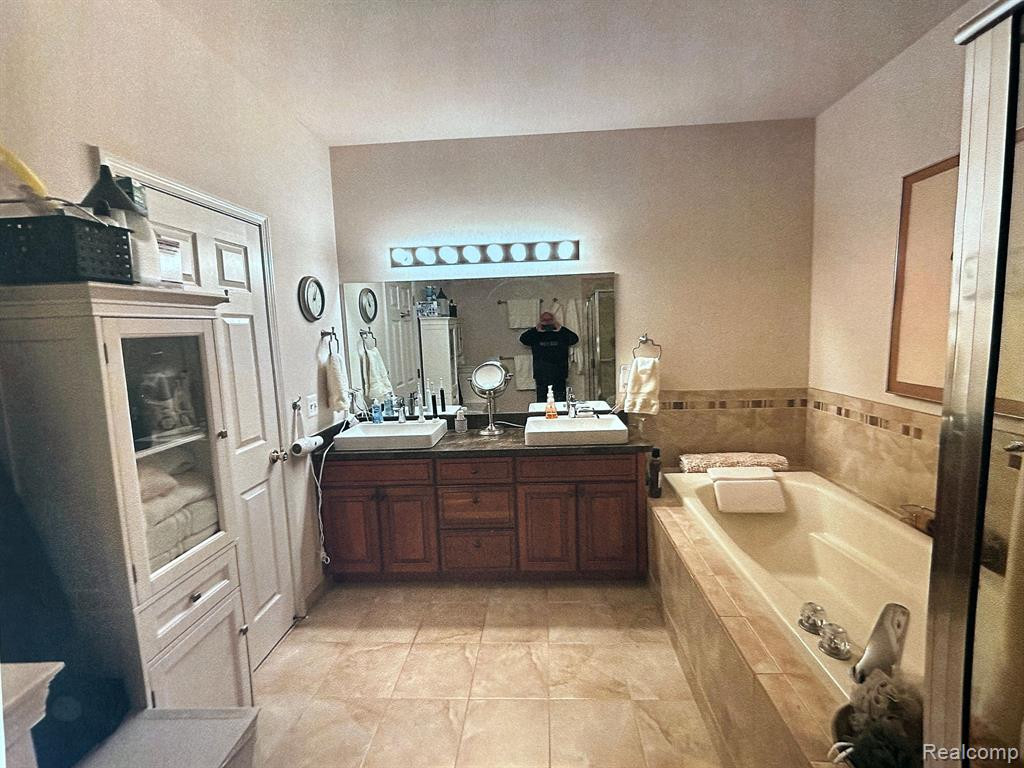 41019 HARVEST Lane, Clinton Twp, MI 48038 — Photo 12