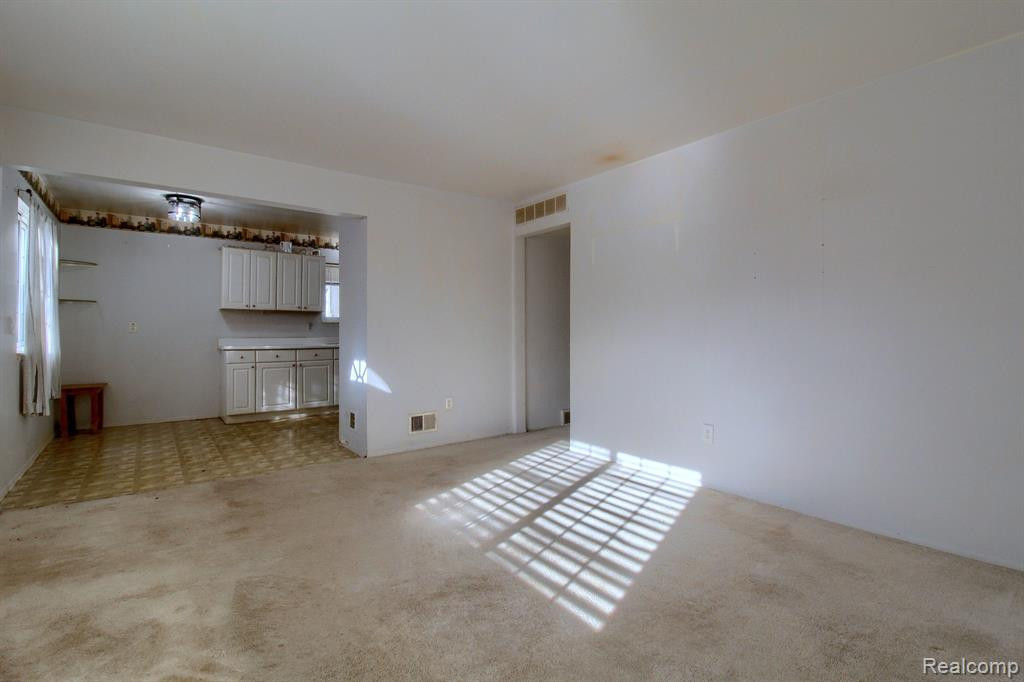 4133 JACKSON Street, Dearborn Heights, MI 48125 — Photo 5