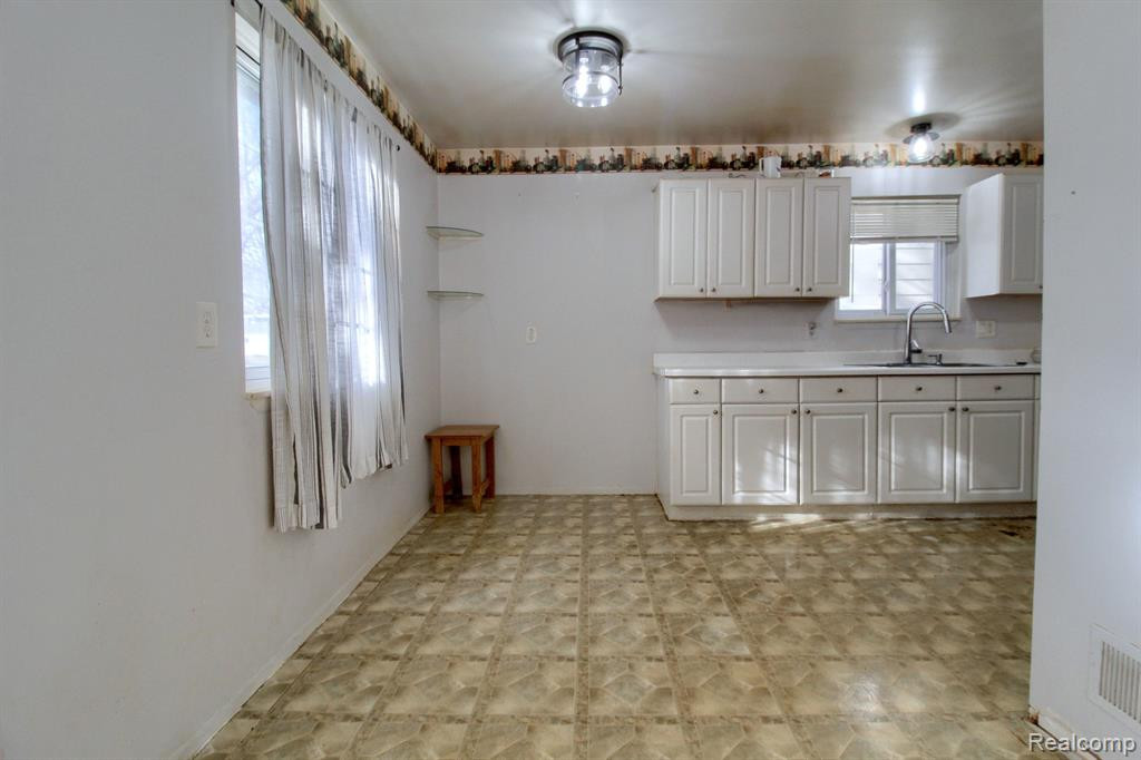 4133 JACKSON Street, Dearborn Heights, MI 48125 — Photo 6