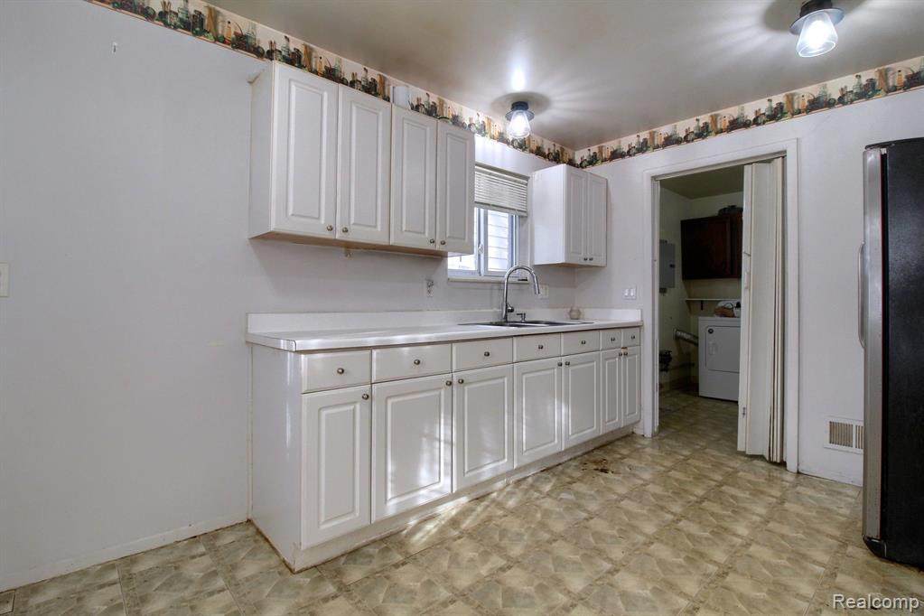 4133 JACKSON Street, Dearborn Heights, MI 48125 — Photo 7